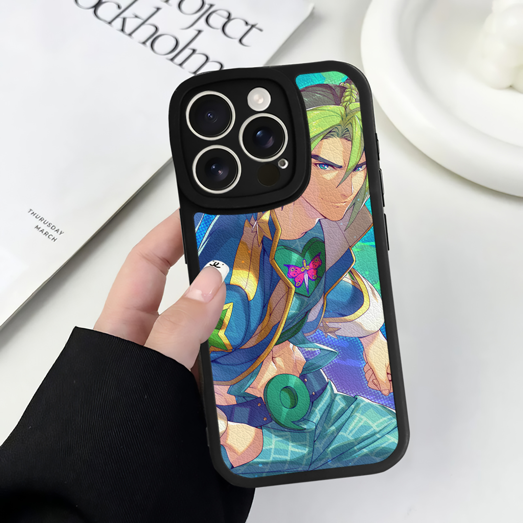 （画像用） ジョジョの奇妙な冒険 JoJo's Bizarre Adventure 【iPhone 16シリーズ対応】シリコンスマホケース（レザー調） 材質：シリコン